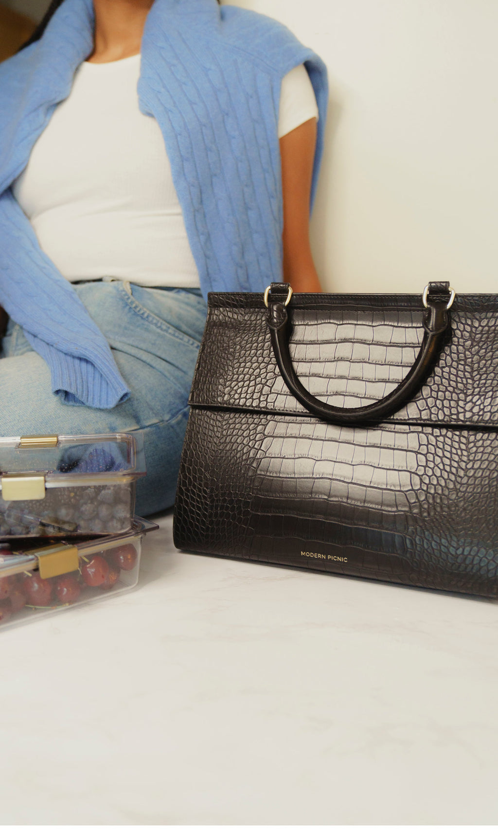 THE LARGE LUNCHER - BLACK CROC