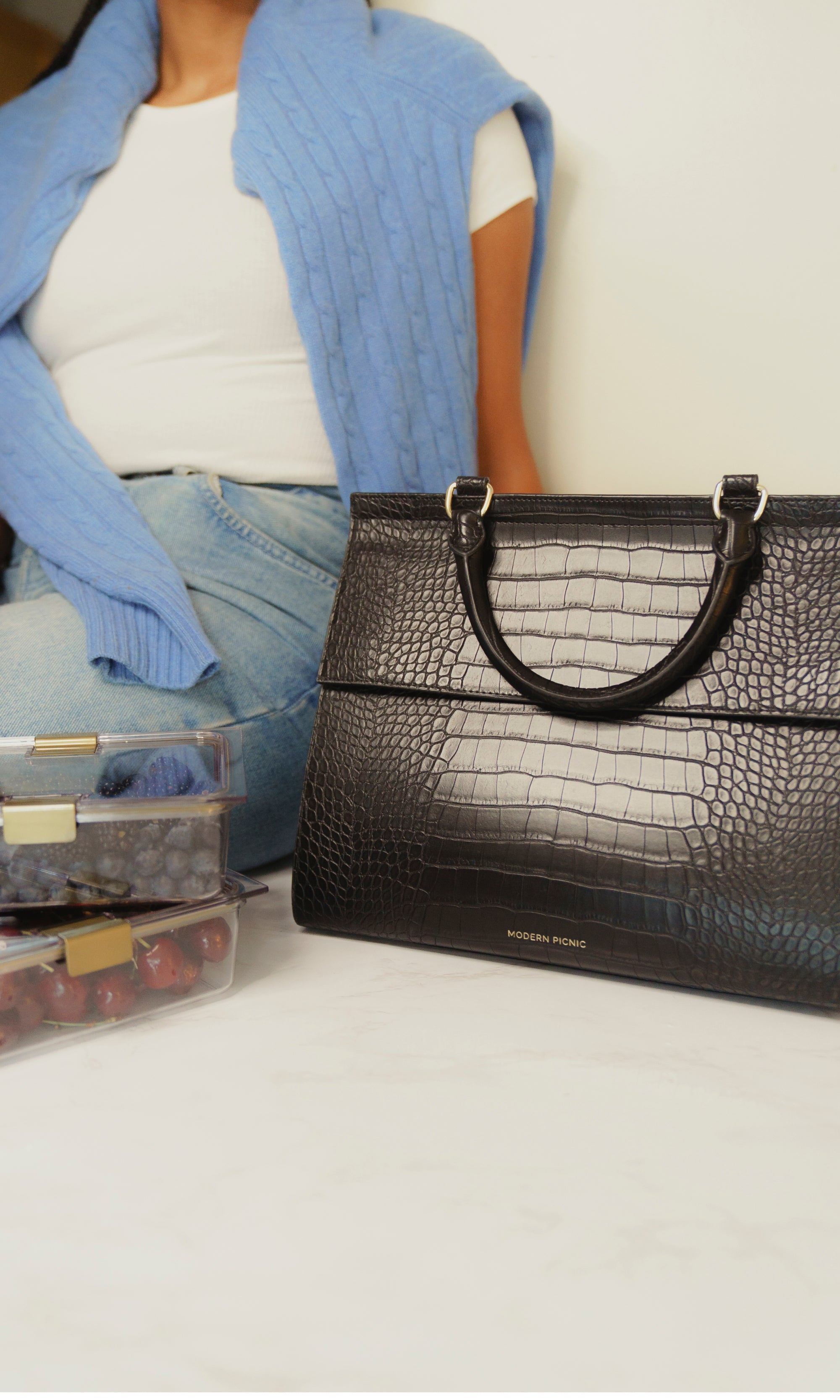 THE LARGE LUNCHER - BLACK CROC